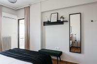 Posteľ alebo postele v izbe v ubytovaní Signature 2BR Apartment in Marousi by UPSTREET