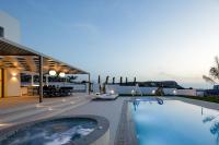 Bazén v ubytování Alma Villa, 2000m2 Luxury Living, by ThinkVilla nebo v jeho okolí