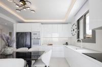 Kuchyň nebo kuchyňský kout v ubytování Alma Villa, 2000m2 Luxury Living, by ThinkVilla
