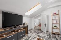 Televízia a/alebo spoločenská miestnosť v ubytovaní Apartment Palach