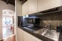A kitchen or kitchenette at Pantheon by Agrippa Suite