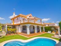 Bazén v ubytování Cubo's Villa Yedra Guadalmar nebo v jeho okolí
