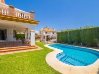 Bazén v ubytování Cubo's Villa Yedra Guadalmar nebo v jeho okolí