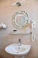 A bathroom at Family Hotel Apolonia