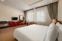 A25 Hotel - 705 Lac Long Quanにあるテレビまたはエンターテインメントセンター