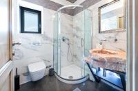 Kúpeľňa v ubytovaní Villa Baraka with private pool near Rovinj - WiiBuk