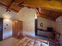 Televízia a/alebo spoločenská miestnosť v ubytovaní Agriturismo Il Pozzo