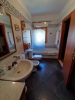 A bathroom at B&B CasaBuddace