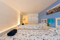 Postel nebo postele na pokoji v ubytování Oporto Blue Picaria - Unique Citycenter Apartment