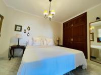 Łóżko lub łóżka w pokoju w obiekcie *****Villa de Món max. 8 Personen, Meerblick + Pool