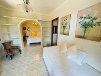 Łóżko lub łóżka w pokoju w obiekcie *****Villa de Món max. 8 Personen, Meerblick + Pool