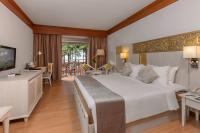 Voodi või voodid majutusasutuse Best Western Premier Bangtao Beach Resort & Spa toas