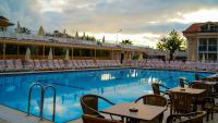 Bazén v ubytování Aes Club Hotel nebo v jeho okolí
