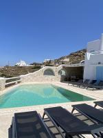 Bazén v ubytovaní Villa Viento of Mykonos alebo v jeho blízkosti