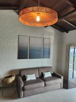 A seating area at Feluca Porto