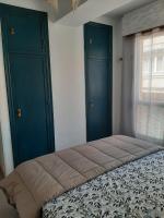 Posteľ alebo postele v izbe v ubytovaní AMAZING SUNNY FLAT WITH BALCONY POOL two MINS FROM THE BEACH