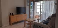 A television and/or entertainment centre at Apartamento en Urbanizacion El Retiro III