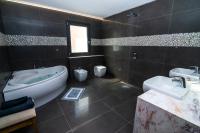 A bathroom at Red Rock villa, Plaka Elounda