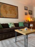 A seating area at Los Nietos Apartment