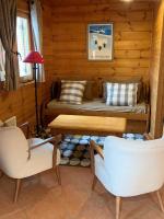 Część wypoczynkowa w obiekcie Chalet cosy au cœur du Dévoluy avec vue magnifique