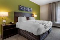 Sleep Inn & Suitesにあるベッド