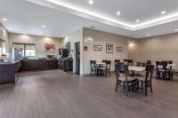 Sleep Inn & Suitesにあるレストランまたは飲食店
