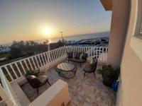 Balkon lub taras w obiekcie Amarie House with Sea View & Sunset View