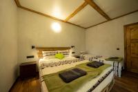 Postel nebo postele na pokoji v ubytování Adventure Camp Emen