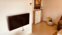 Televízia a/alebo spoločenská miestnosť v ubytovaní Meernahes Ferienapartment Elia Dénia