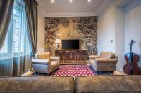 Posedenie v ubytovaní Plaza View Luxury Apartment, Alba