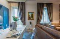 Posedenie v ubytovaní Plaza View Luxury Apartment, Alba