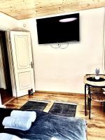 Telewizja i/lub zestaw kina domowego w obiekcie Fakanalas Fogadó