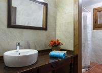 A bathroom at Paloma