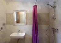 A bathroom at Paloma