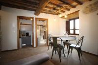 A kitchen or kitchenette at casa vacanze Castiglione - 4 posti letto