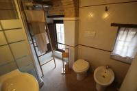 A bathroom at casa vacanze Castiglione - 4 posti letto