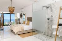 Posteľ alebo postele v izbe v ubytovaní Gallery Luxury Suites & Rooms-Only Adults