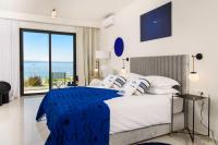Posteľ alebo postele v izbe v ubytovaní Gallery Luxury Suites & Rooms-Only Adults