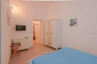 Telewizja i/lub zestaw kina domowego w obiekcie Approdo Rooms - Eja Sardinia