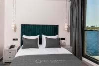 Postel nebo postele na pokoji v ubytování Pera Bosphorus Hotel