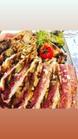 ホテルの敷地内または近くでの食事または食べ物