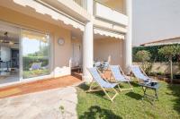 Ogród w obiekcie RARE! Exquisite 2-bd Apartment Facing the Sea