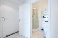 Łazienka w obiekcie RARE! Exquisite 2-bd Apartment Facing the Sea