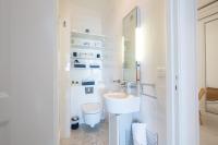Łazienka w obiekcie RARE! Exquisite 2-bd Apartment Facing the Sea