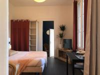 Posteľ alebo postele v izbe v ubytovaní Studio paisible avec jardin - Tours centre