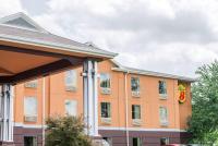 - Vistas frontales al edificio del hotel en Super 8 by Wyndham Mars&#47;Cranberry&#47;Pittsburgh Area, en Cranberry Township