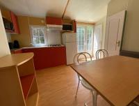 Kuchyňa alebo kuchynka v ubytovaní Charmant logement 2 chambres sur terrain en pleine nature