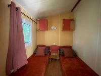 Posedenie v ubytovaní Charmant logement 2 chambres sur terrain en pleine nature