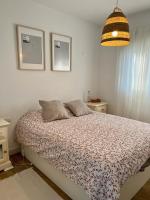 Posteľ alebo postele v izbe v ubytovaní Villa Olivia con Piscina, Jardin y Parking
