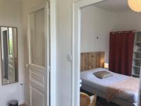 Posteľ alebo postele v izbe v ubytovaní Studio paisible avec jardin - Tours centre